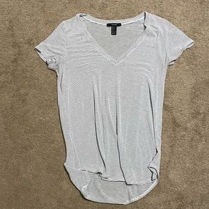 FOREVER21 BLACK AND WHITE STRIPED VNECK TEE SIZE SMALL